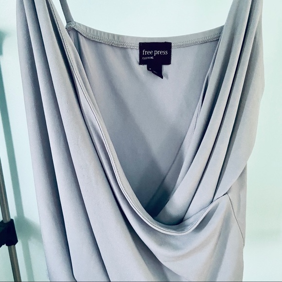 💚 $4 BUNDLED free press • Gray Surplice Wrap Tank - Picture 2 of 8